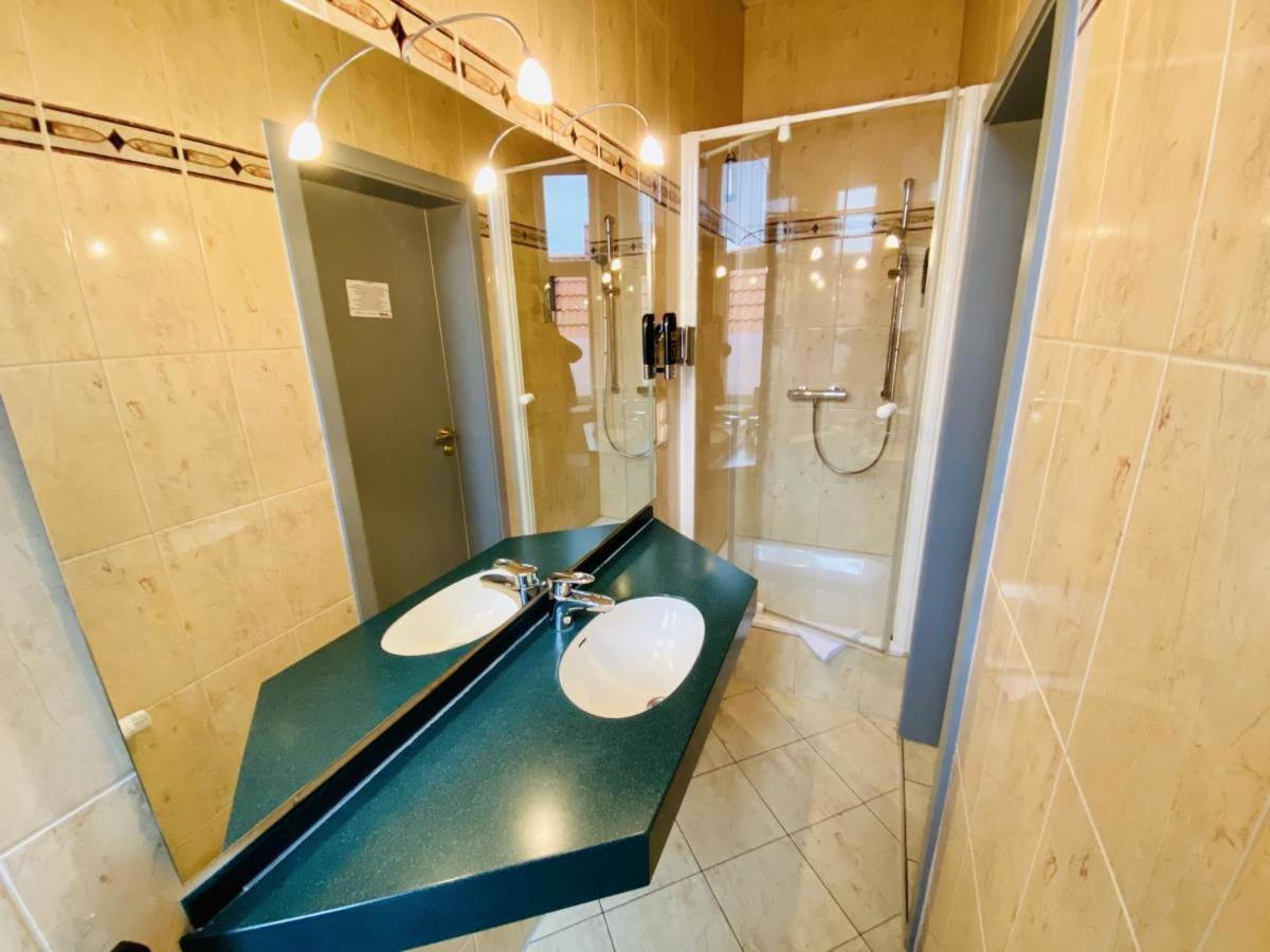 Doppelzimmer Zapfhahn, Direkt Am Alten Strom Rostock Luaran gambar