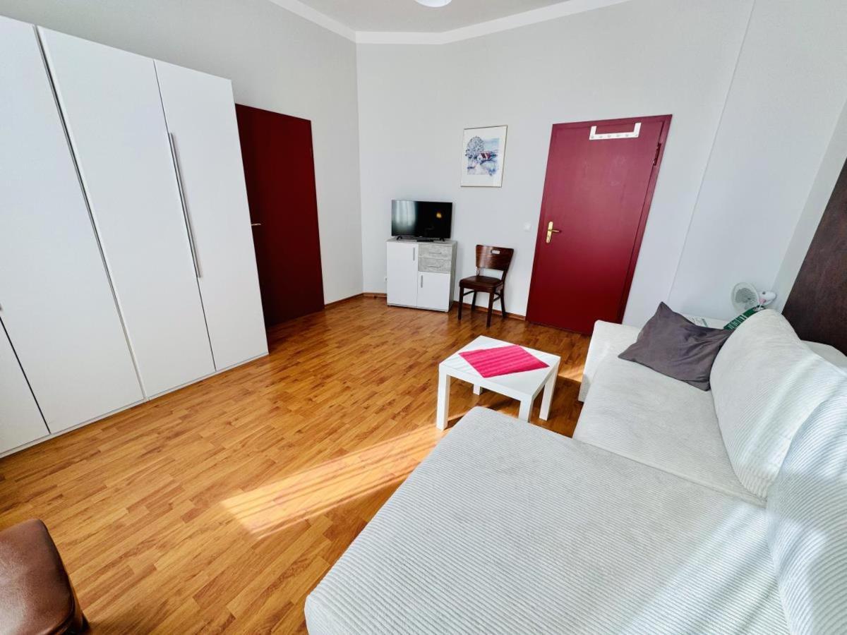 Doppelzimmer Zapfhahn, Direkt Am Alten Strom Rostock Luaran gambar